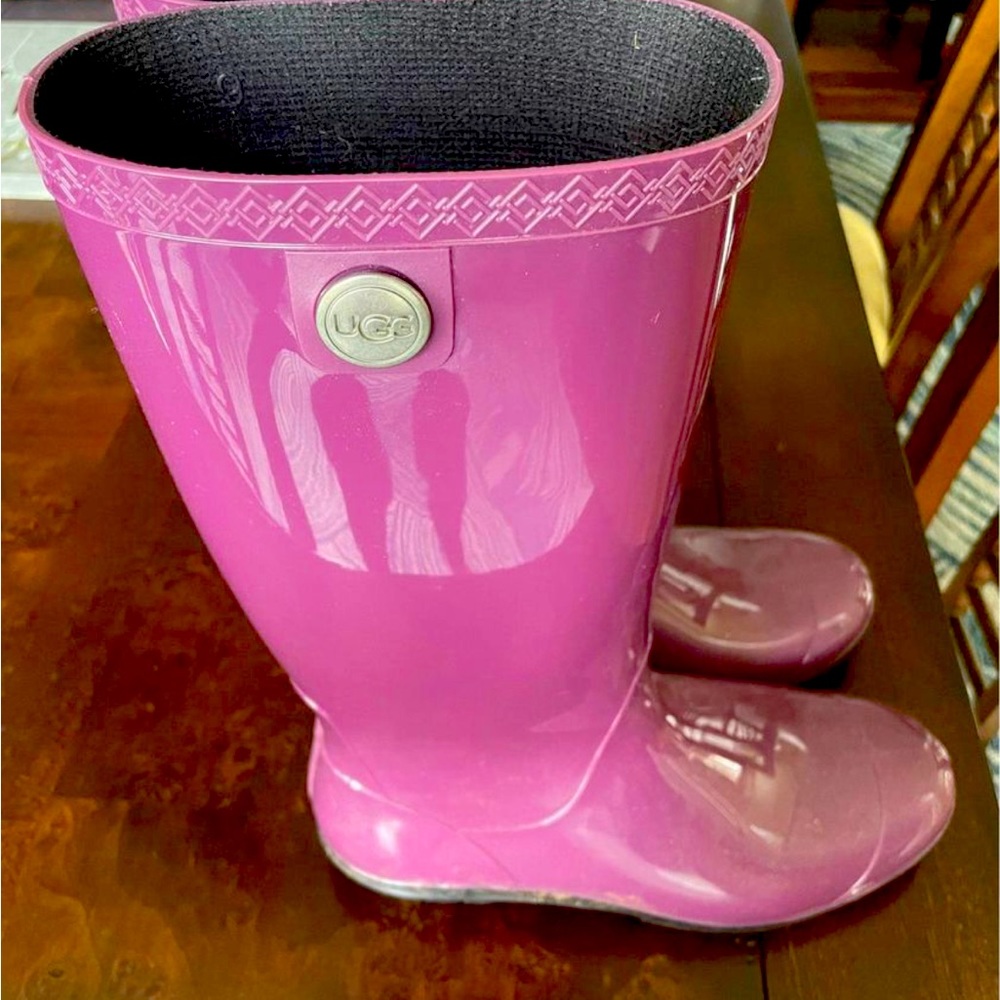 Ugh Rainboots Size 9